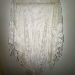 Elegant White Floral Lace Shawl